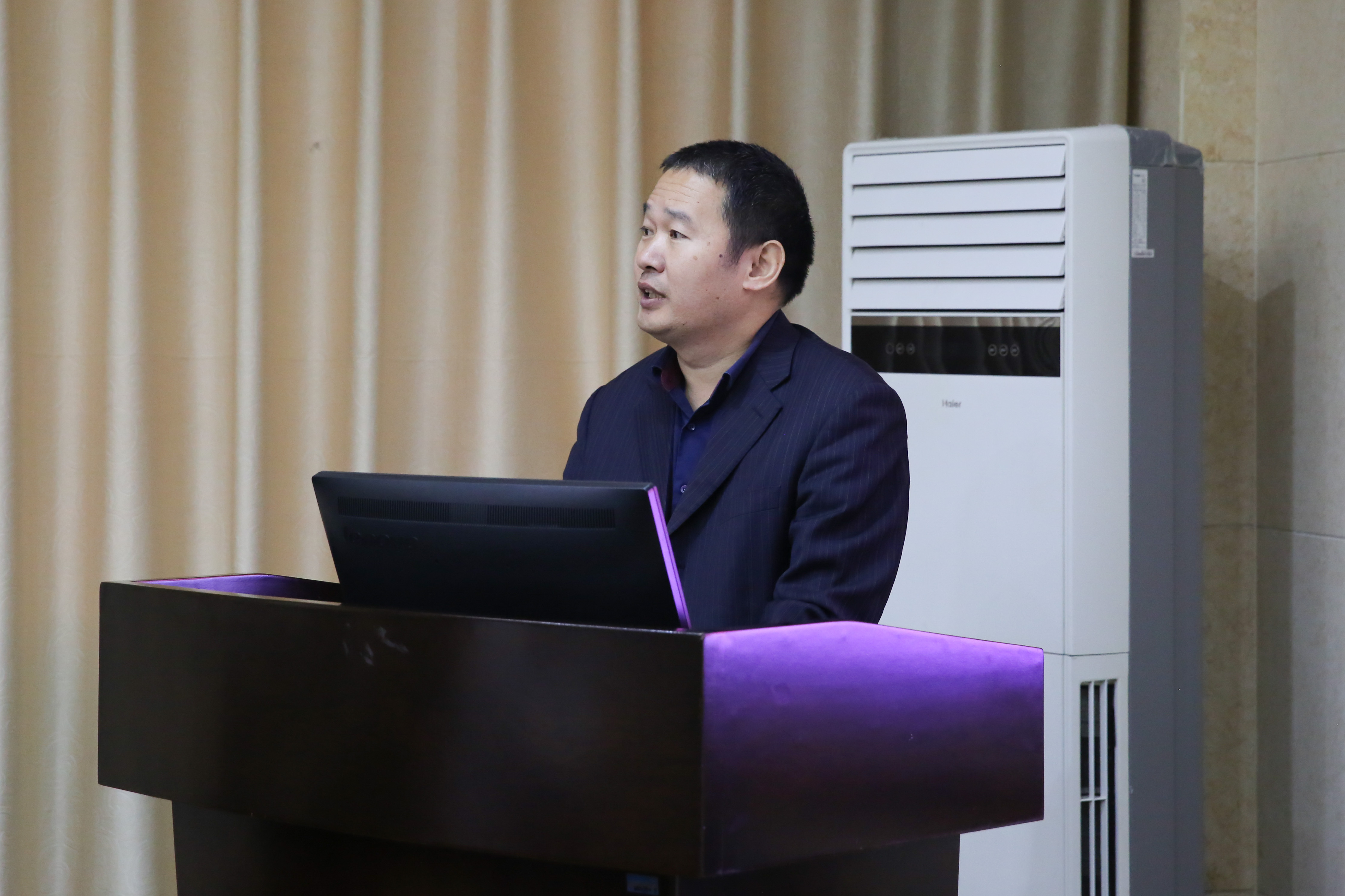 7-刘红生副院长主持.jpg 7-刘红生副院长主持.jpg