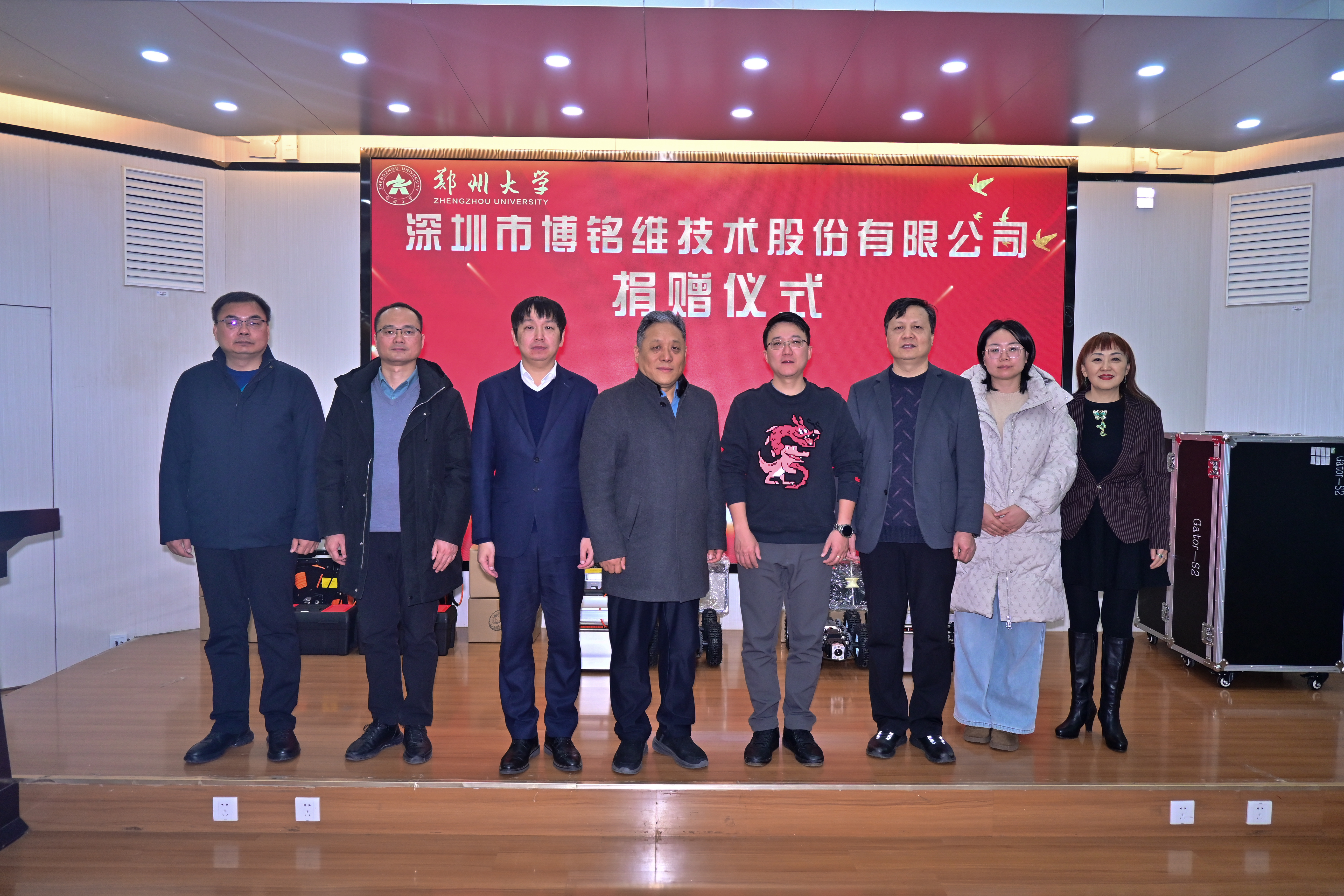 9合影留念.jpg 9合影留念.jpg