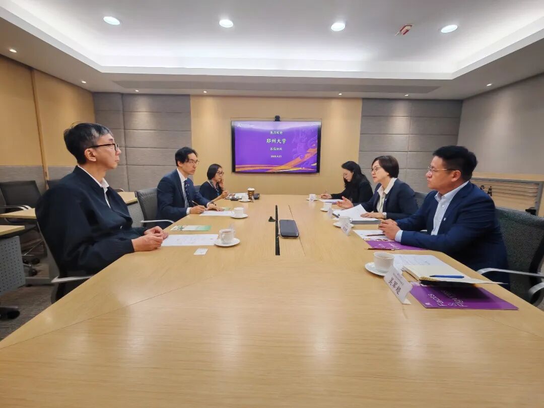 访问香港中文大学医学院.jpg